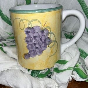Caleca frutta mug 4 1/4” tall Grape/Apple